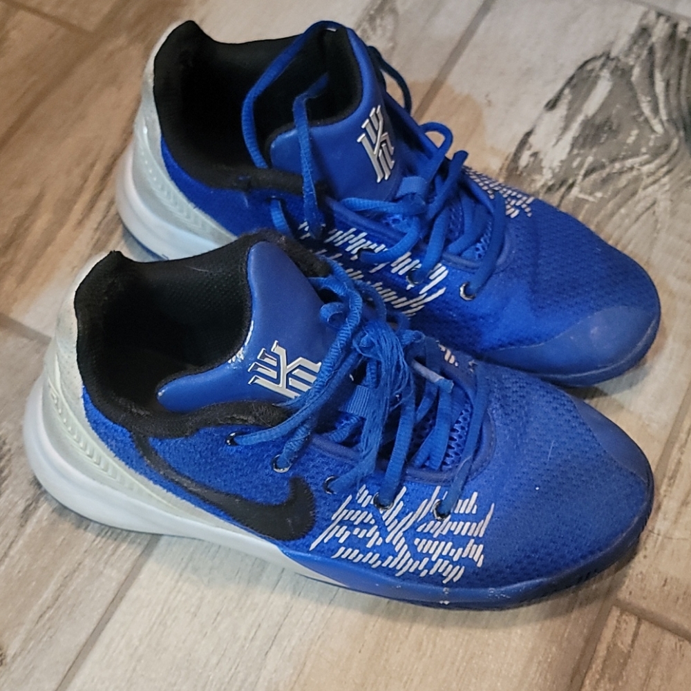 Nike basketball shoes boys